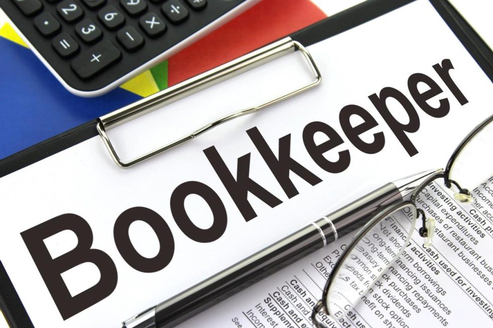 How Immigrants in Canada Can Earn $20–$35/Hour as a Bookkeeper in 90 Days